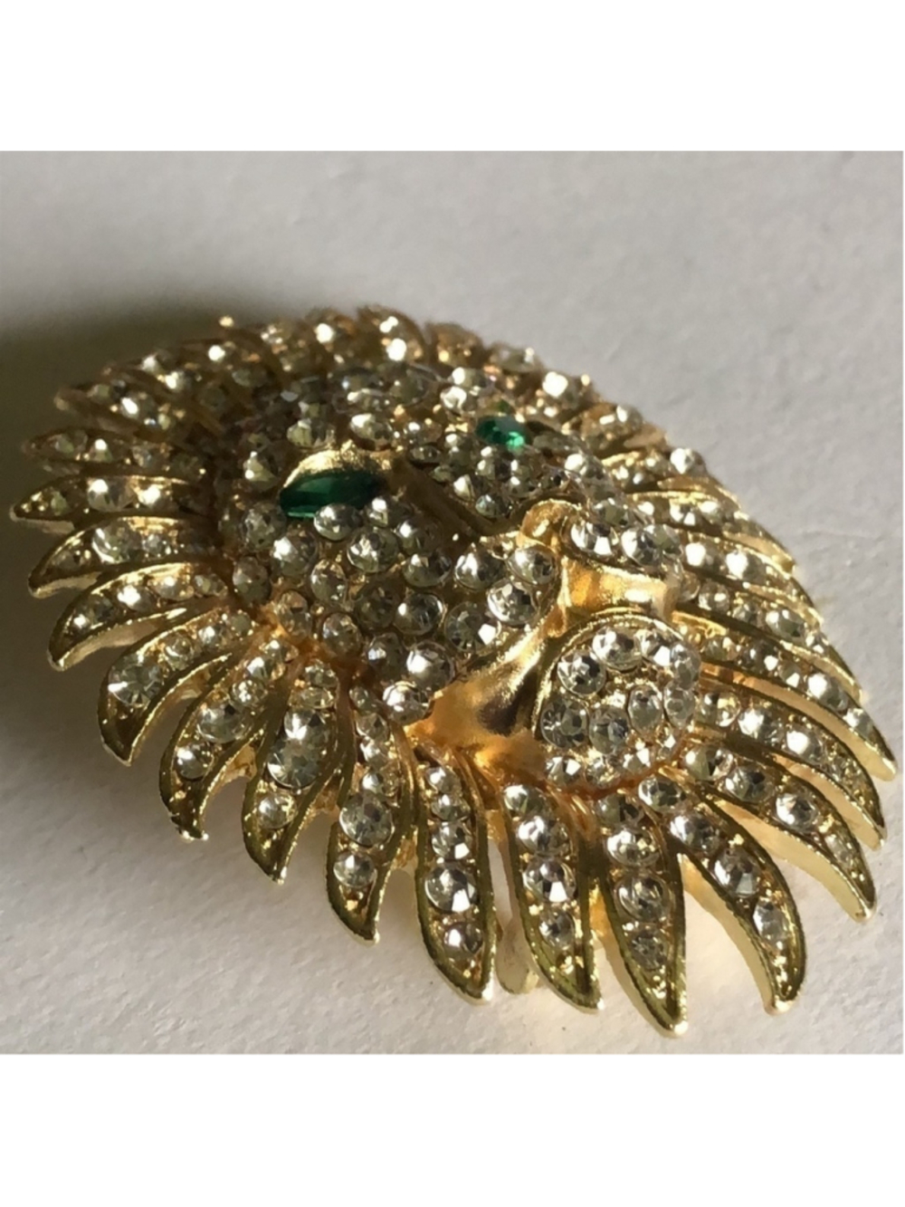 Gold Tone Rhinestone Green Rhinestone Eyes Lions Head Brooch - Picture 5 of 8